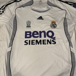 Real Madrid Roberto Carlos football jersey