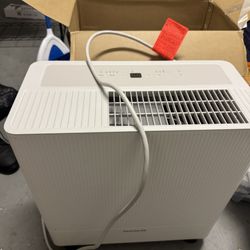 Frigidaire 50-Pint Portable Dehumidifier Excellent condition