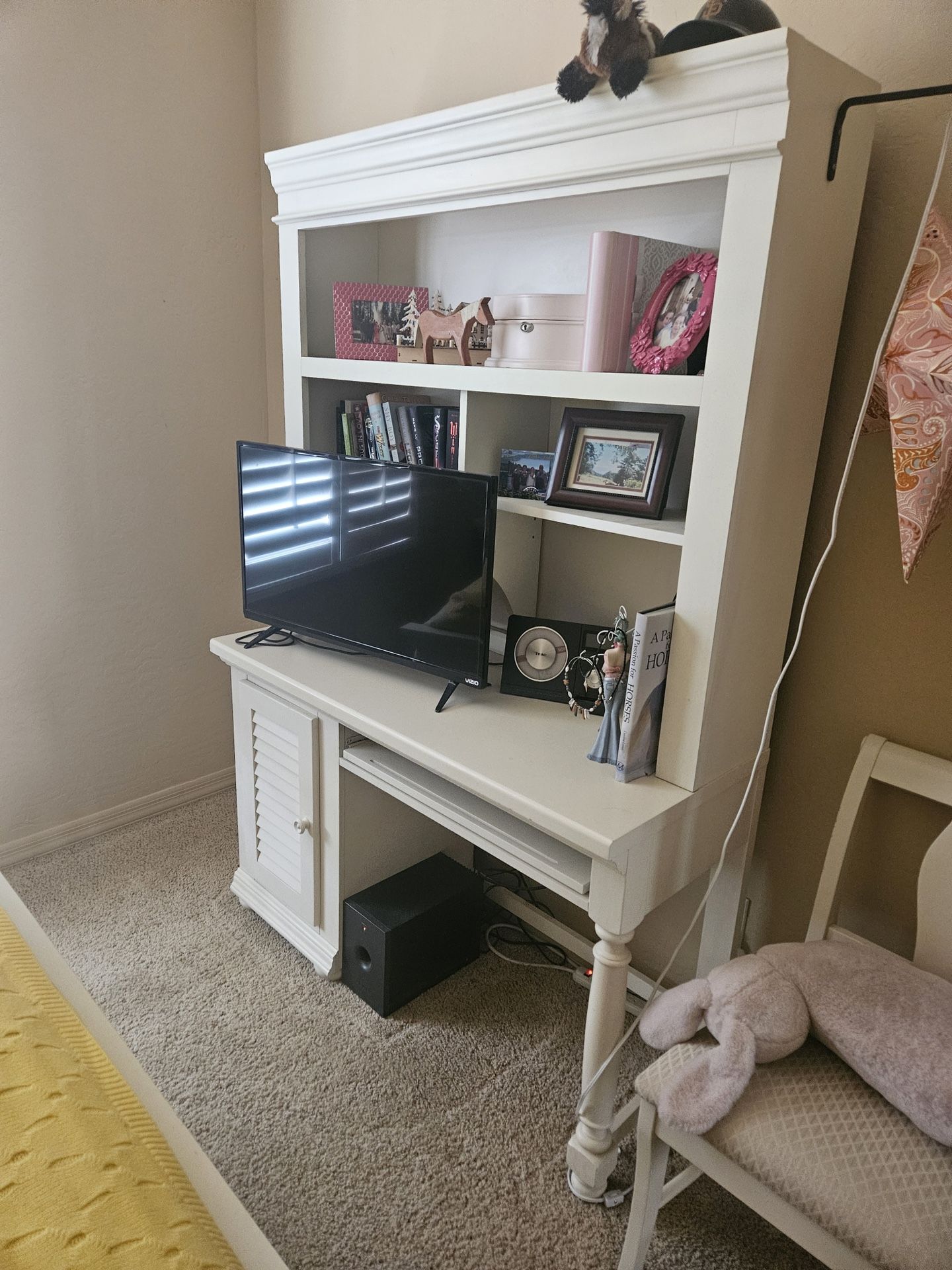 Bedroom Set For Sale - BROYHILL