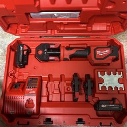 New Milwaukee Short Throw Press Tool Kit (2674-22C)