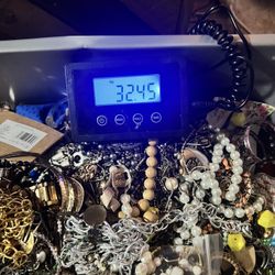 Vtg Modern 32LB COSTUME Jewelry Necklace Wearable Pendants Repair Craft