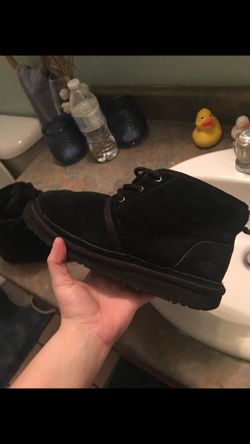 BLACK UGGS