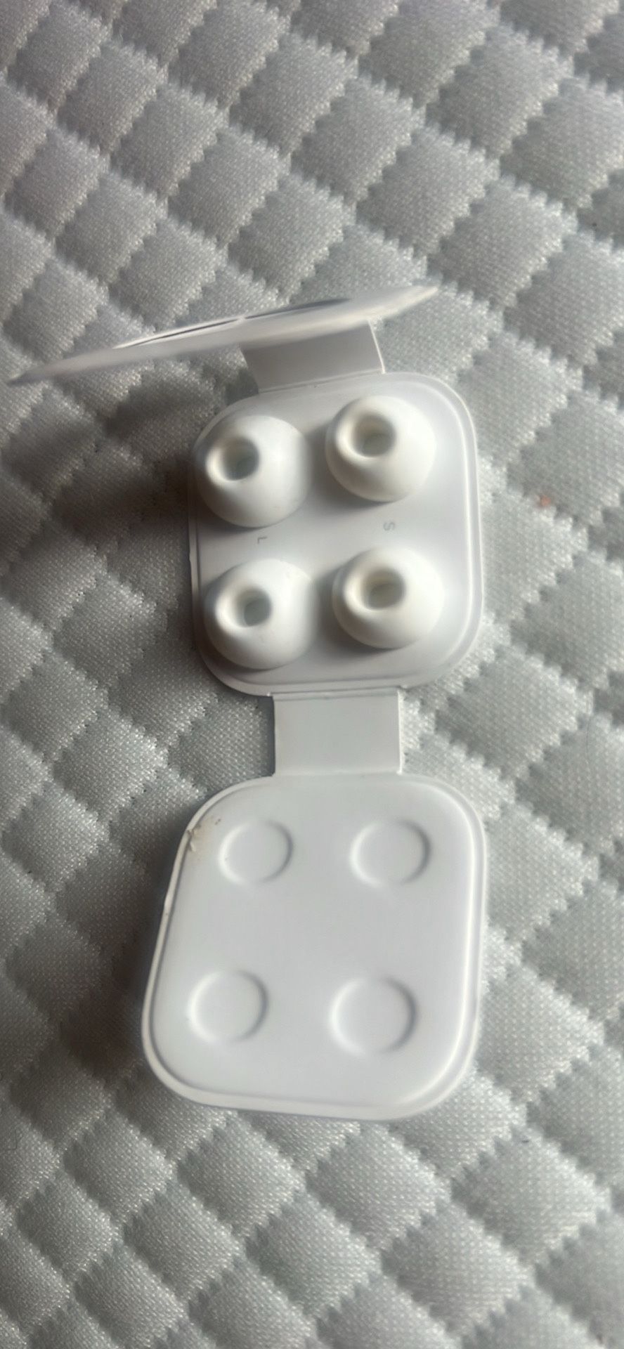 (Right) Airpod Pro With Free Extra Gummies