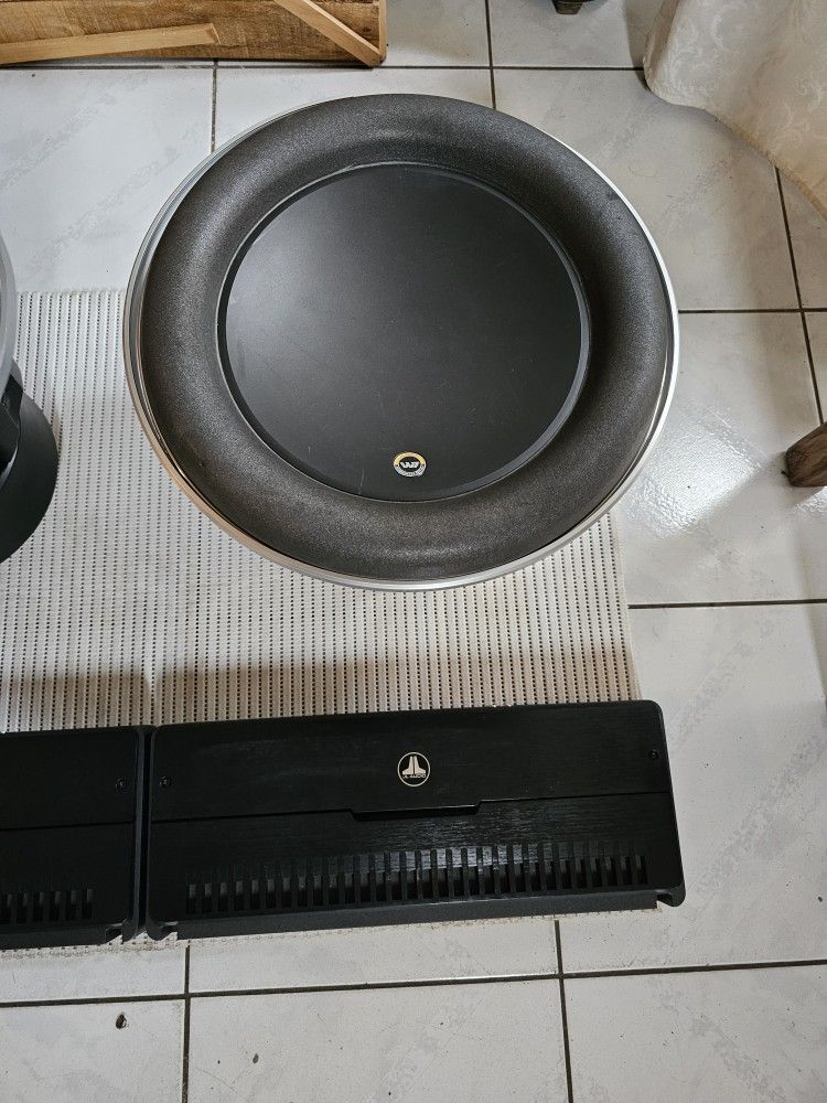 JL Audio W7 Bass Package (One Sub & Amp)