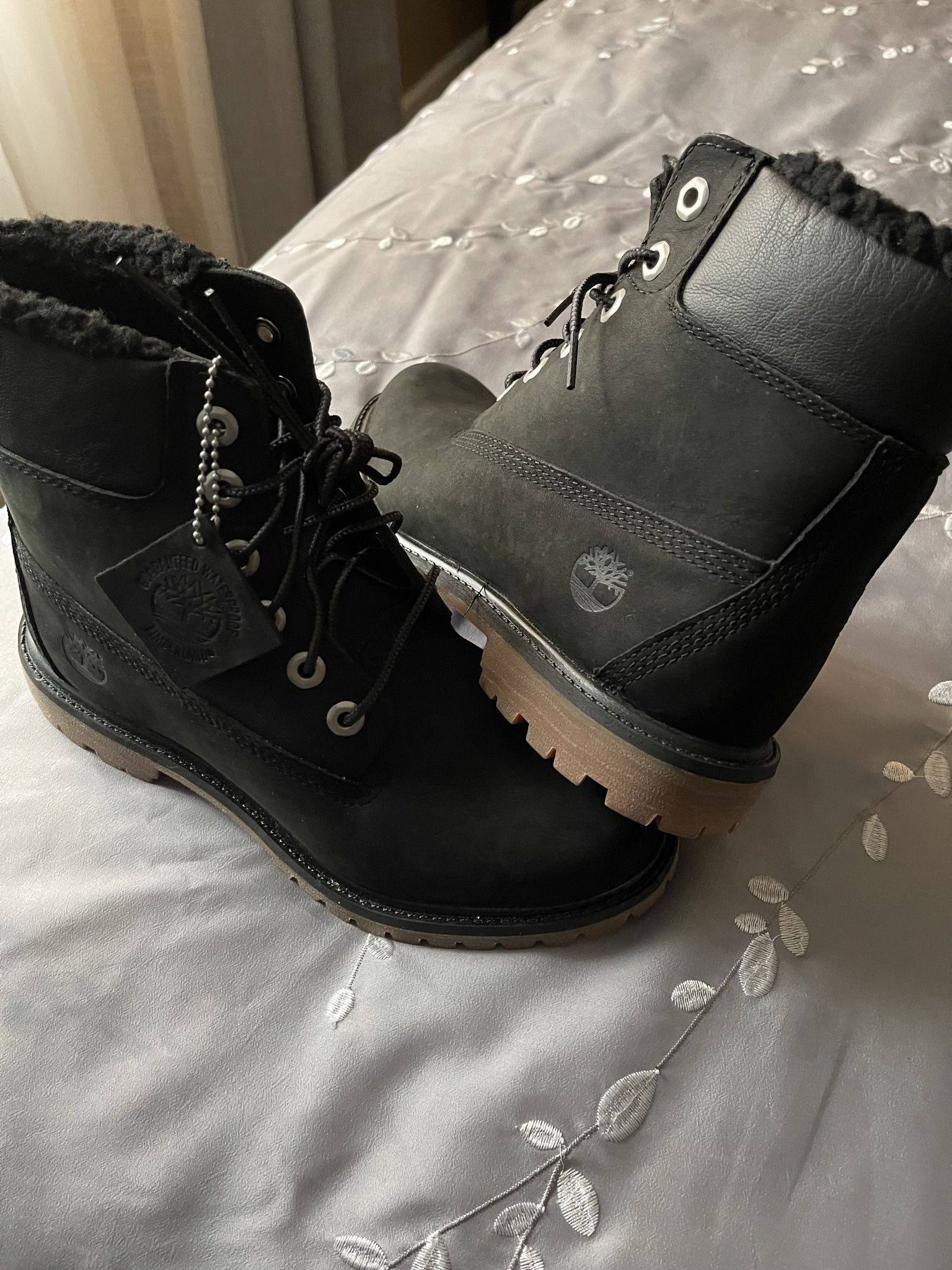 New woman’s timberland boots sizeUS 8