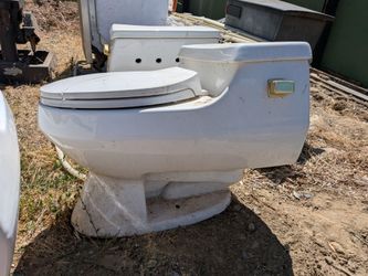 Kohler toilet lux style 1 piece unit