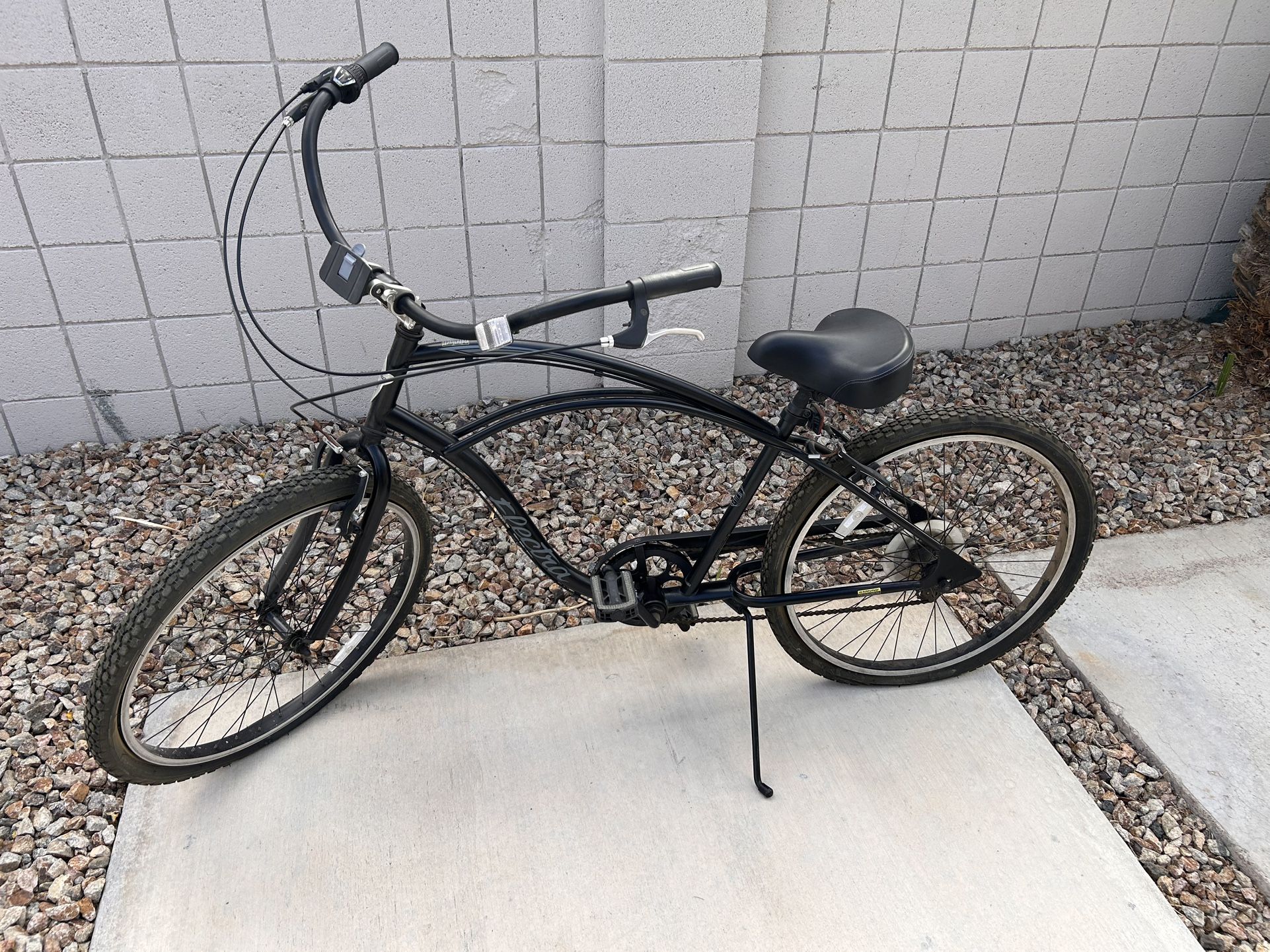 Electra Cruiser 7 Step Over Bike – Excellent Condition (Needs New Inner Tubes)