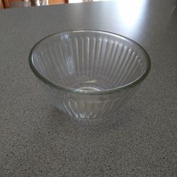 Pyrex Ribbed And Sculpted Mixing Bowl