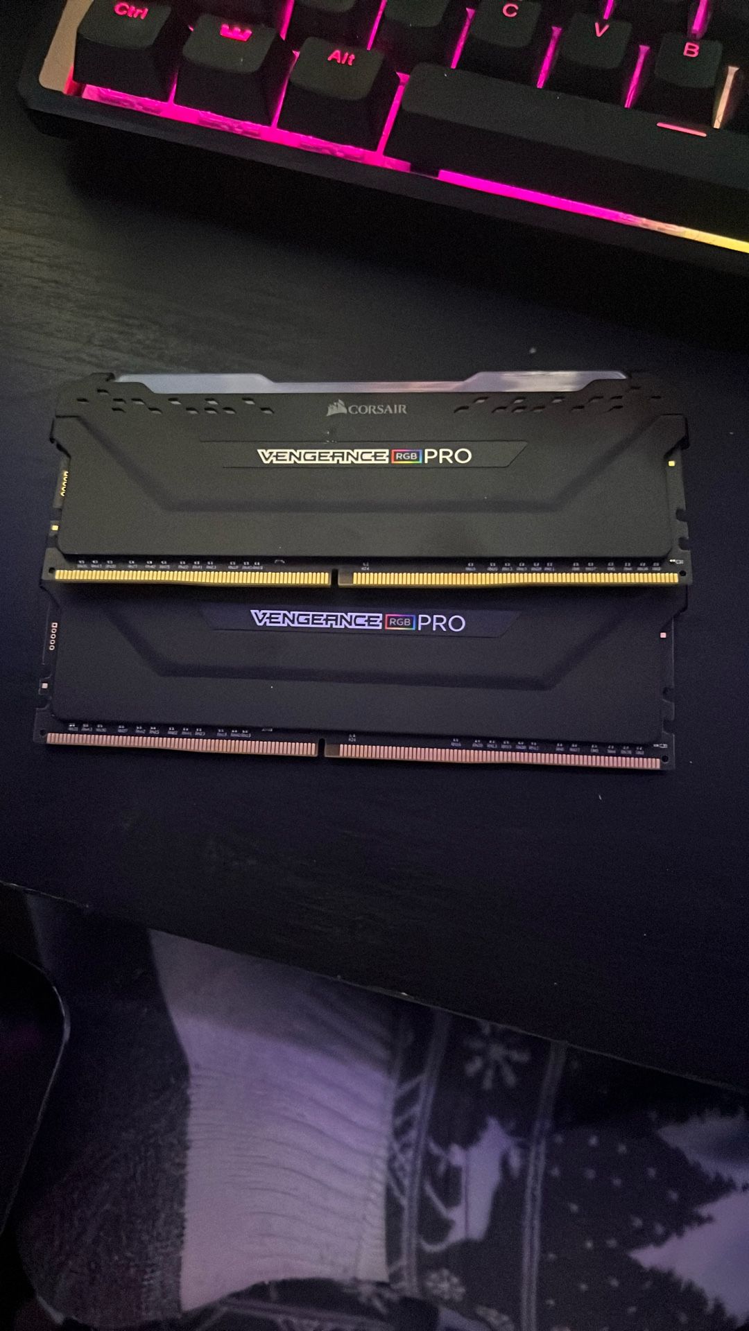 CORSAIR - VENGEANCE RGB PRO 32GB (2x16GB) DDR4