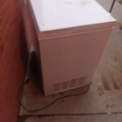 Deep Freezer Needed To Go Best Offer and it works I just have no space