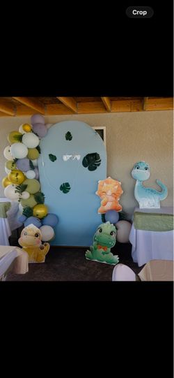 Dinosaur Cutouts/ Decoración de dinosaurios