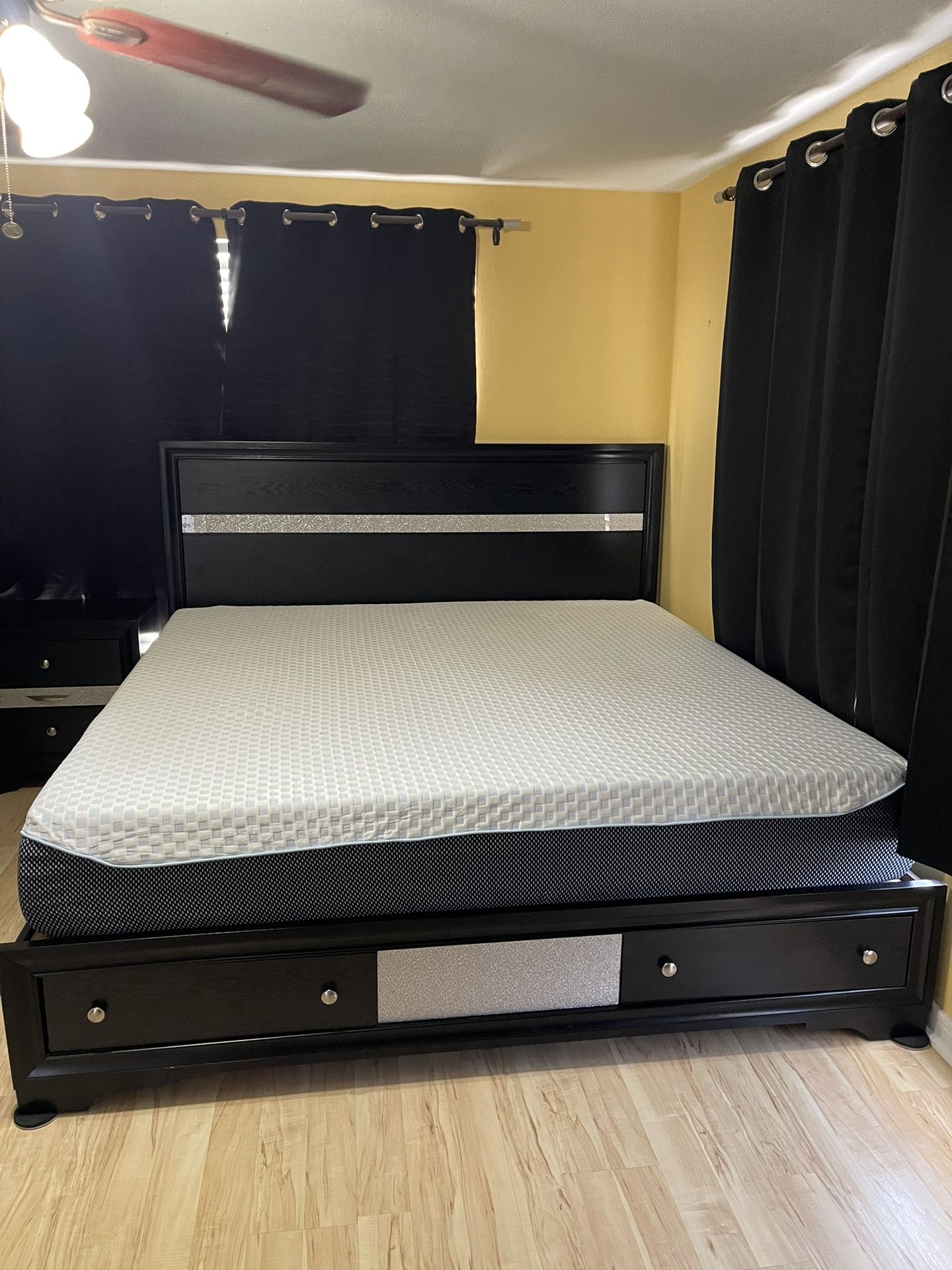 King Sized Bedroom Set (without Mattress)