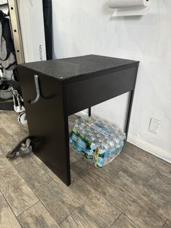 Desk (1/3)