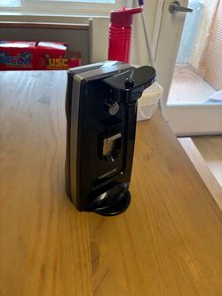 Electric can opener