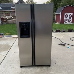 Refrigerator 
