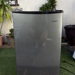Mini Midea Fridge