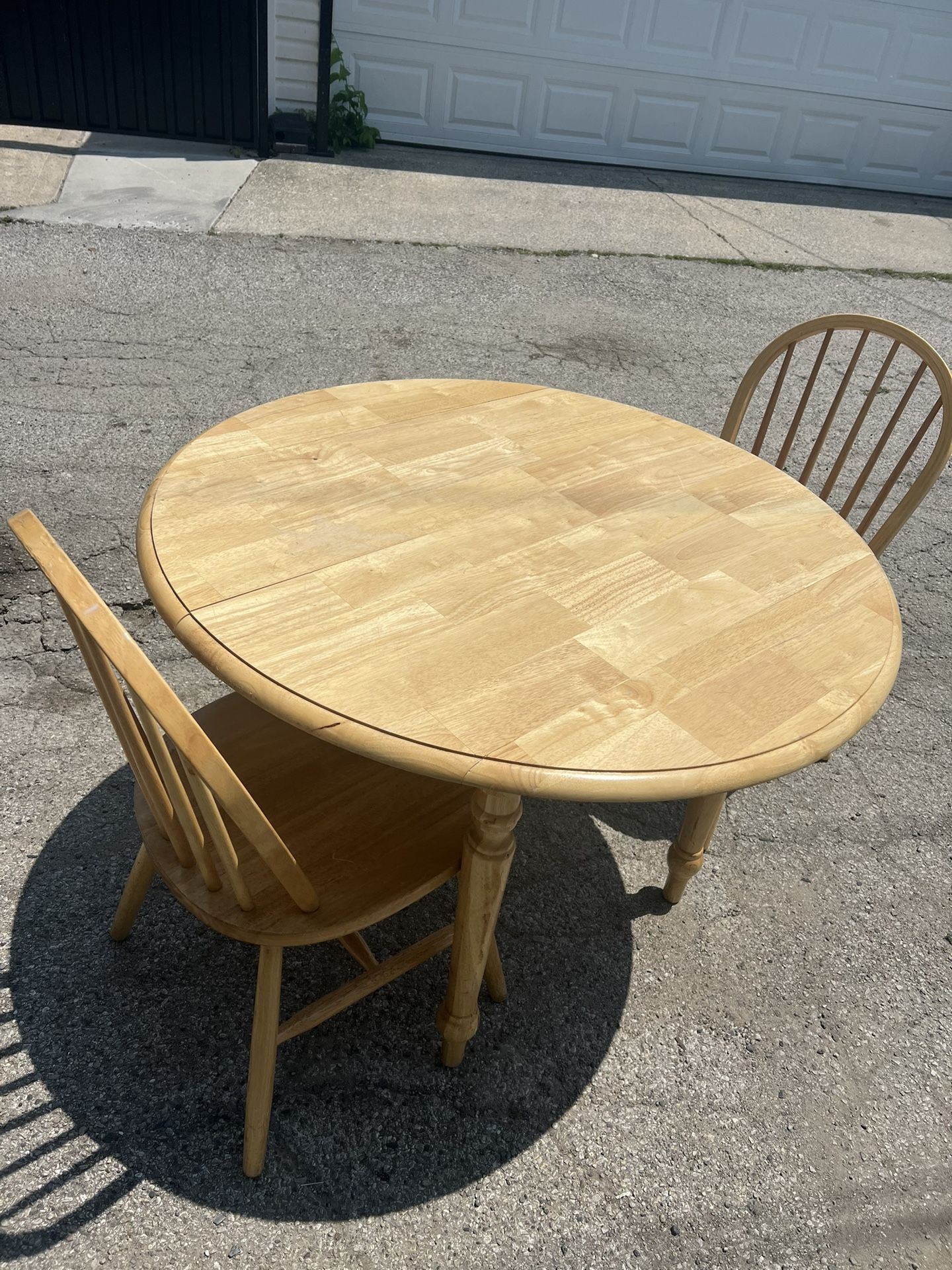 Mesa Con Dos Sillas $50
