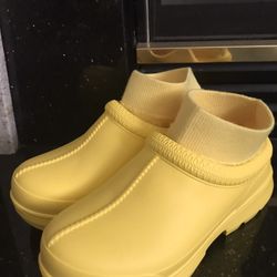 New UGG Size 7