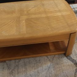 Coffee TABLE THAT LUFTS UP AND TWO END TABLES