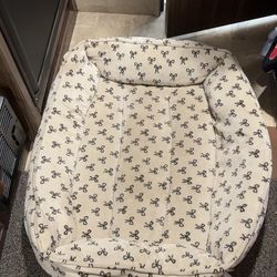 Dog bed with bows