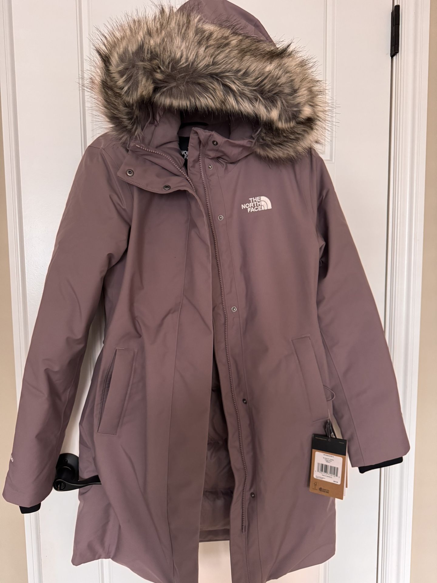 Brand New! Women’s The north face Arctic Parka Small