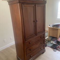 Free Armoire