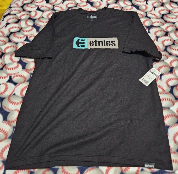 NWT Youth Etnies T-shirt, Youth XL