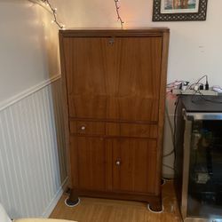 Armoire/desk