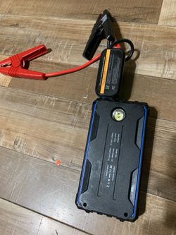 Portable car jump starter