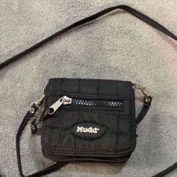 CA. MUDD CROSSBODY. LOTS OF COMPARTMENTS. APPROX. 4.5 X 4.5”