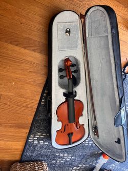Lark violin with case