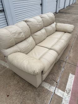 Kennard - Cream Reclining Power Sofa/ loveseat W/Console