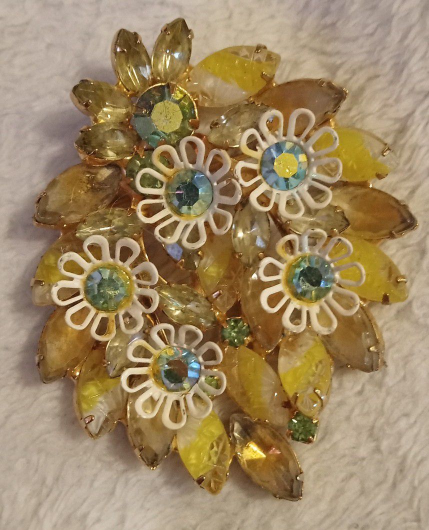 Vintage 50s-60s Rare Brooch w Gold Back, Yellow, White, Aquamarine Rhinestones, Moving White Daisies (they move intentionally)