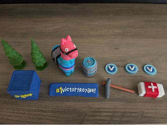 Fortnight cake toppers / Gatorade bottle covers