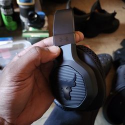 Under armour the rock Dwayne Johnson jbl headphones both white and black  Nintendo switch with 5 games and a unlock Samsung galaxy