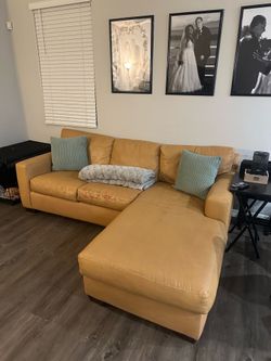 Nice couch w pull out bed