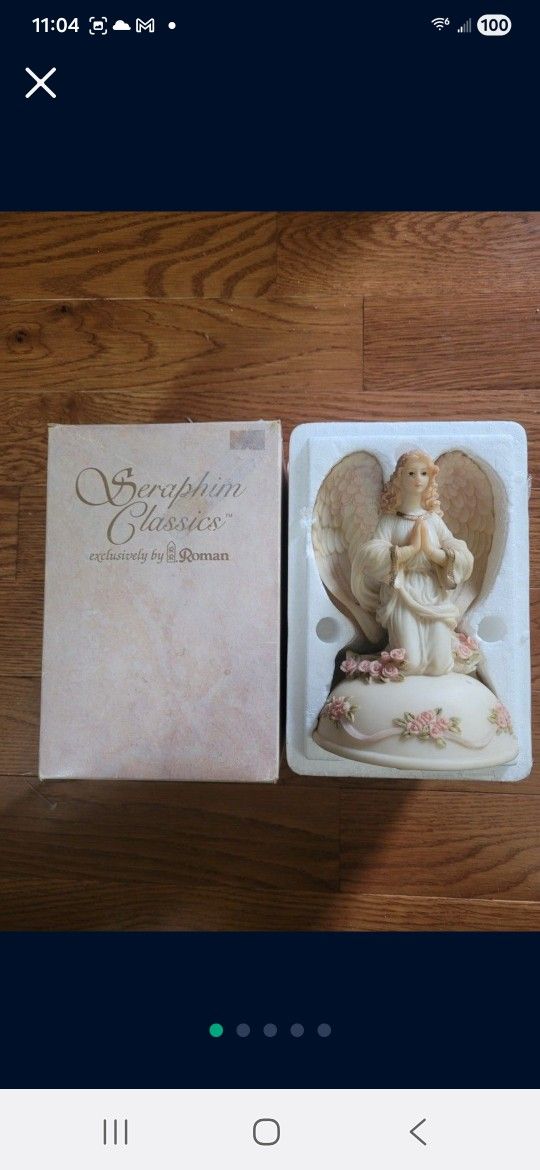 Seraphin Classics Angel Musical Figurine
