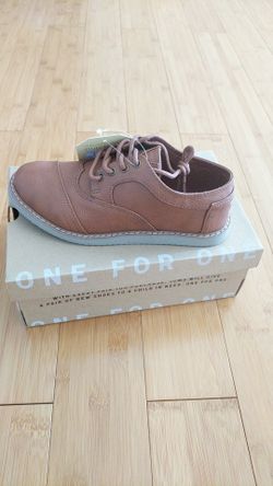 TOMS Lace-Up Sneaker