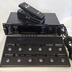 Line 6 Helix Guitar Multi-Effects Processor Bundle 813151-1