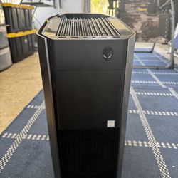 Alienware Aurora R8 - i7-9700k w/ 16GB RAM