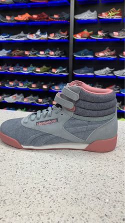 Reebok girls size 4,5.5,6 left fits Womens 5.5,7,7.5