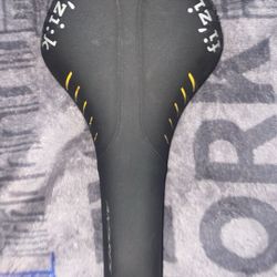 Fizik Anteres R3 Full Carbon saddle