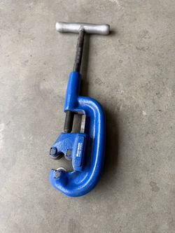 Pipe cutters