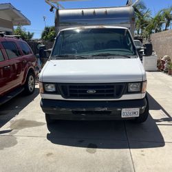 2004 Ford  E 350 SUPER DUTY