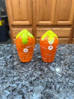 Vintage Ceramic "Carrot" Pair of Salt And Pepper Shakers.  Size approximately 2 1/2 inches long.  Preowned some minor paint wear see pictures .  Has b