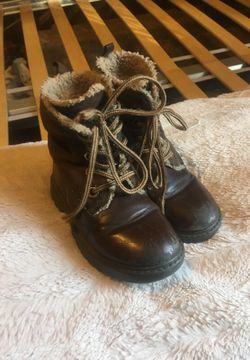 Size 8 baby Gap boots