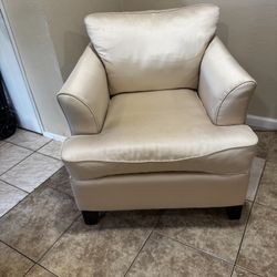 1 or 2 Cream Chairs Lazy boy 