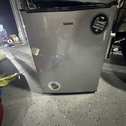 Galanz Mini Refrigerator 