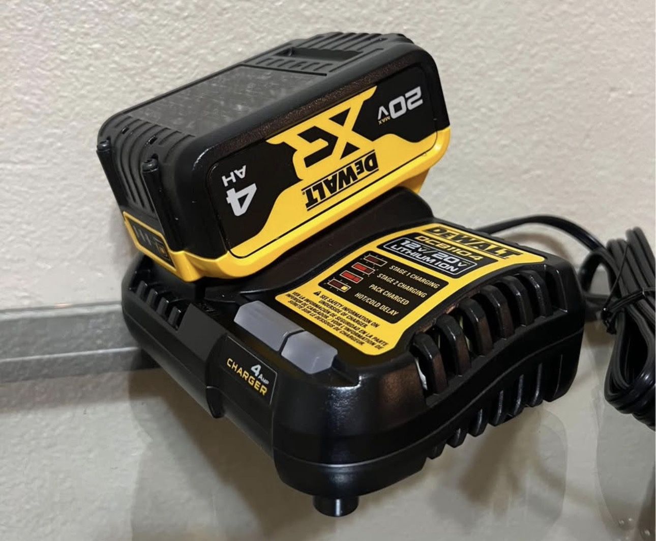 Battery XR 4.0 AH And Charger 