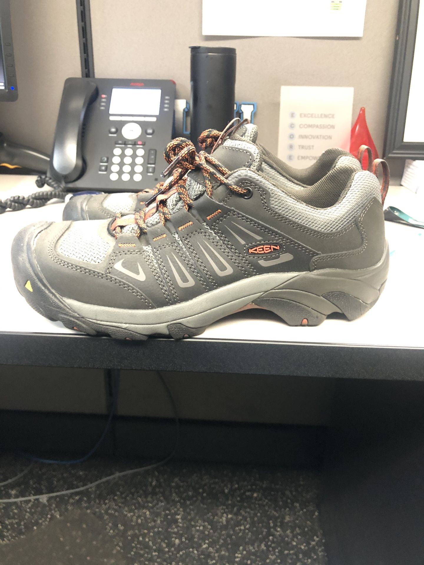 Keen work safety shoes composite tip size 11EE